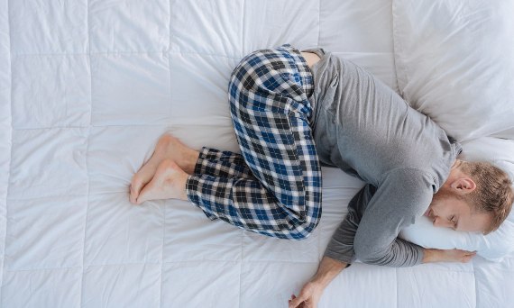 Jaki materac do spania na kręgosłup oraz bóle pleców? – Godre.pl – Szeroki wybór materacy HR na wymiar