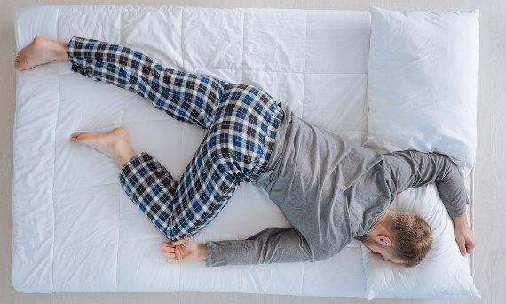 Fazy snu (REM i nREM) – opis faz, zaburzenia snu