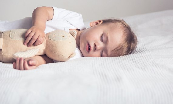 Jaki materac do łóżeczka dziecięcego wybrać?