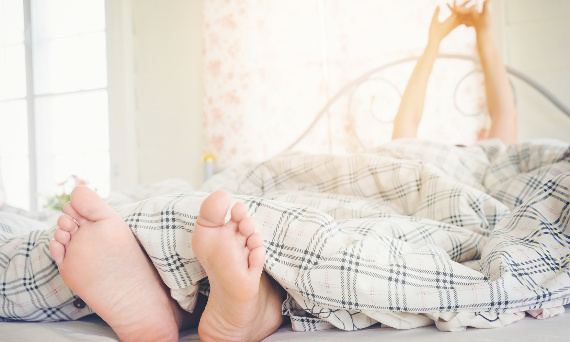 Jak powinno być ustawione łóżko względem kierunków świata?