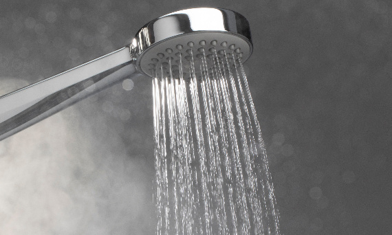 Zimny prysznic przed snem – kiedy się wykapać przed snem? – Godre.pl – Szeroki wybór materacy HR na wymiar